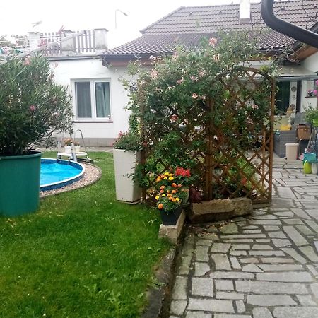 Studio Jindrichuv Hradec Luaran gambar