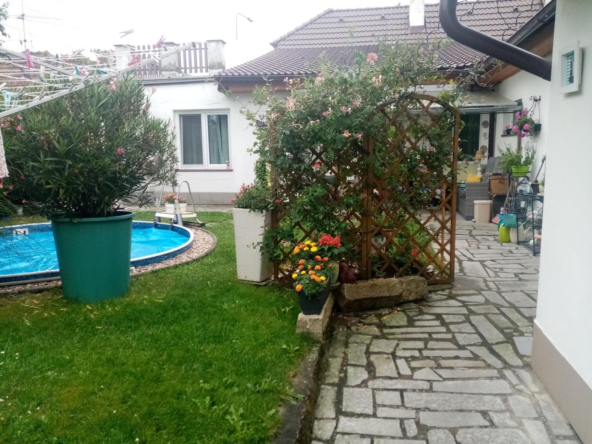 Studio Jindrichuv Hradec Luaran gambar