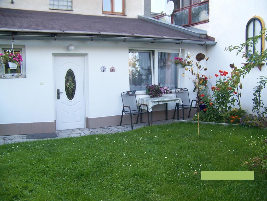 Studio Jindrichuv Hradec Luaran gambar